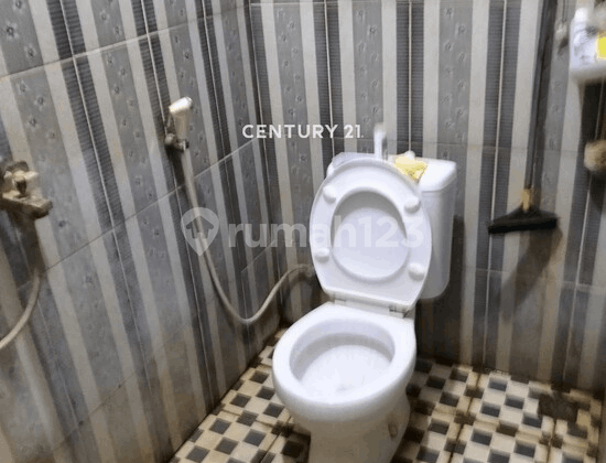 For Sale Strategic House at Attractive Price in Ciledug 2