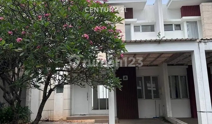 Strategic House for Sale at Attractive Price in Lebak Bulus, South Jakarta Strategic House for Sale at Attractive Price in Lebak Bulus, South Jakarta