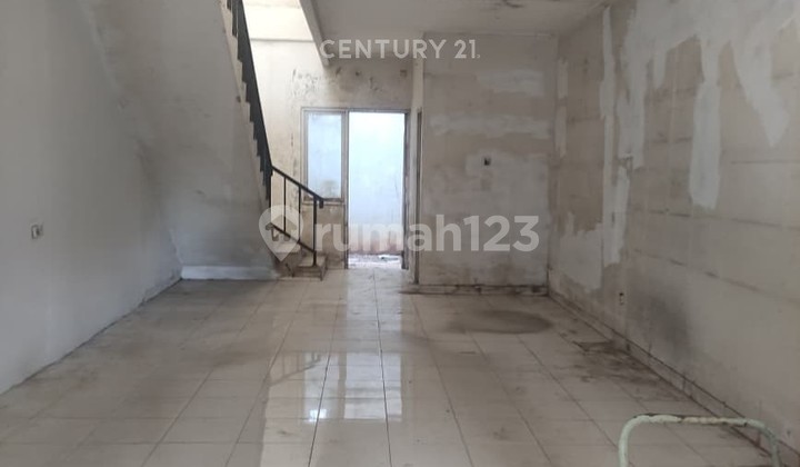 For Sale Strategic Shop House at Attractive Price in Graharaya Bintaro 2