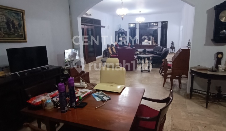 Dijual Rumah Lama Super Strategis di Cempaka Putih Tengah