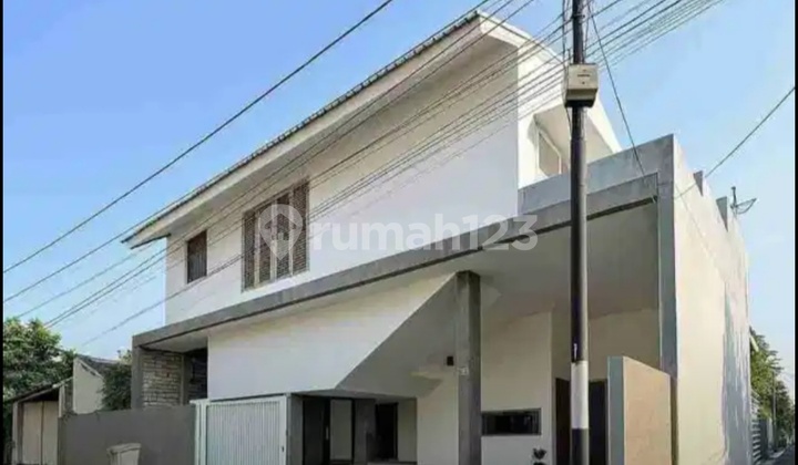 Rumah Siap Huni di Kampung Ambon, Pulomas