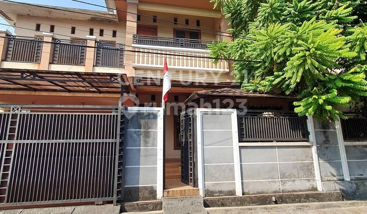 Rumah Hook Komplek Taman Malaka Duren Sawit