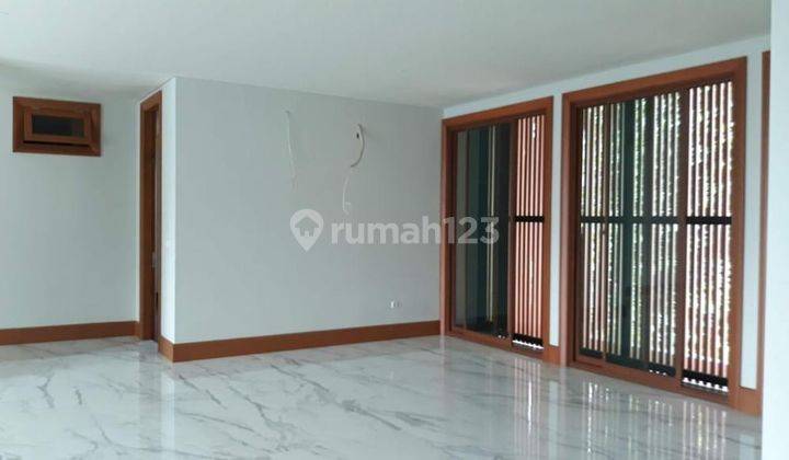 Dijual Rumah Cantik Ada Kolam Renangnya, Nyaman Di Patra Kuningan 2