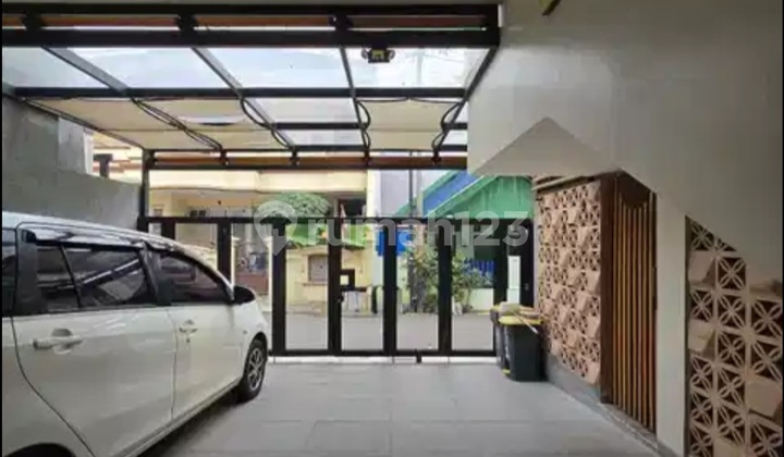 Minimalist Luxury House in Rawamangun with Swimming Pool, Built in 2021. 2