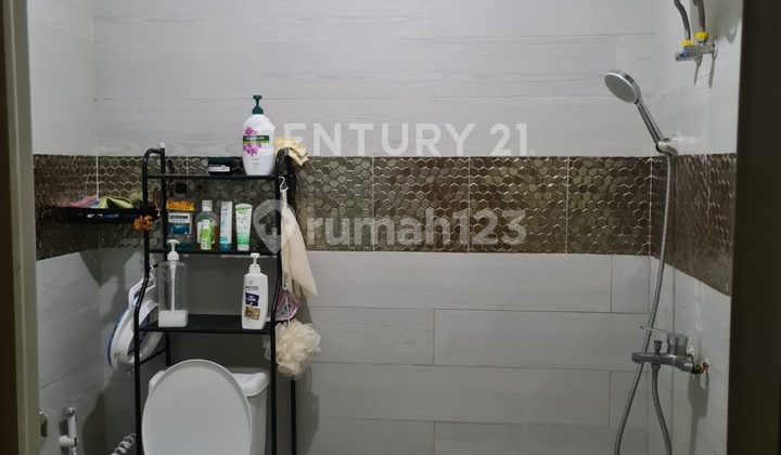 RUMAH BARU RENOVASI 3KT STRATEGIS TENGAH KOTA DI KWITANG 2