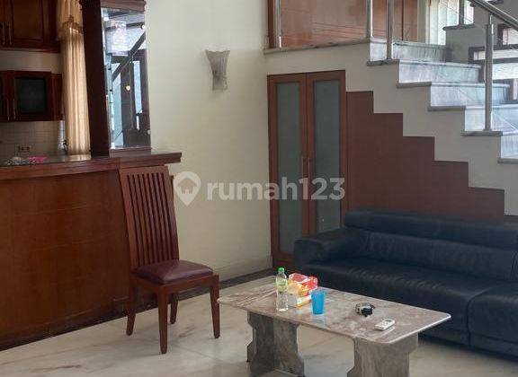 Rumah 3.5 lantai di Pluit lokasi strategis hadap jalan  1