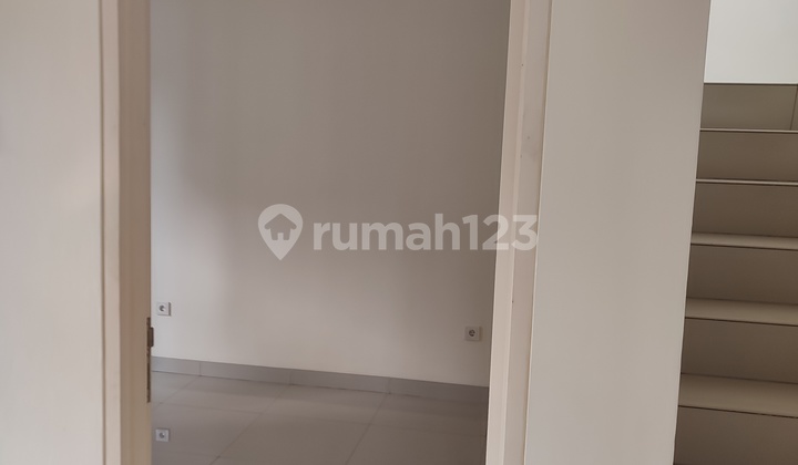 Disewakan Rumah Golf Lake 2