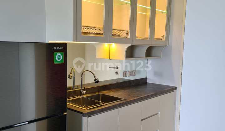Uc Apartment. Baru Luas. Lengkap Bersih. Studio Lebih Luas,apartment Universits Ciputra. Luxury Pantry. Full Furnish. Plafon Tinggi. 2
