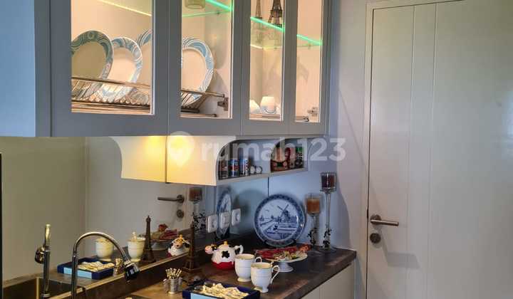 Uc Apartment. Baru Luas. Lengkap Bersih. Studio Lebih Luas,apartment Universits Ciputra. Luxury Pantry. Full Furnish. Plafon Tinggi.