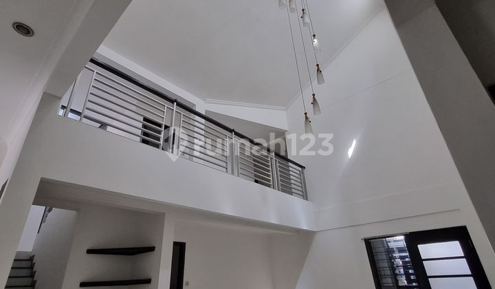 Rumah 2 Lantai 5 Kamar. Selangkah ke Galaxi Mall dan Unair 2