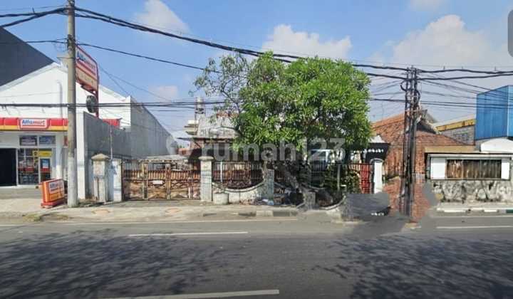 For Sale Cheap House on Jl Raya Kenjeran Surabaya, Strategic Location, Suitable for Business