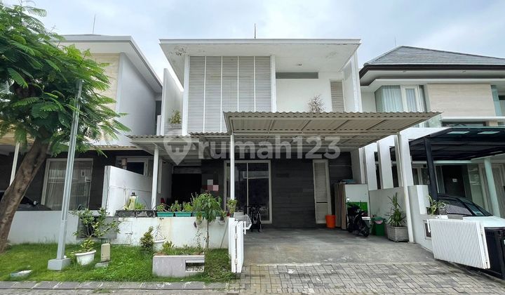 For Sale Minimalist Luxury House Dian Istana Surabaya near Pakuwon Mall, National Hospital, Toll Gate, Unesa. 1