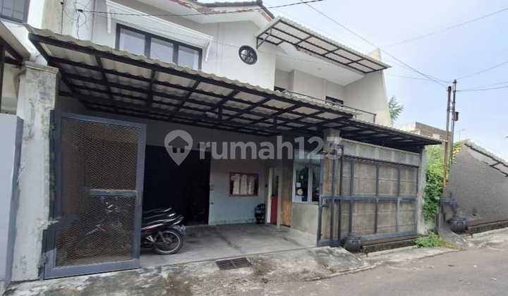 For Sale Cheap Business House in Lebak Arum Surabaya near Raya Kenjeran, Can be Split into 2 Houses