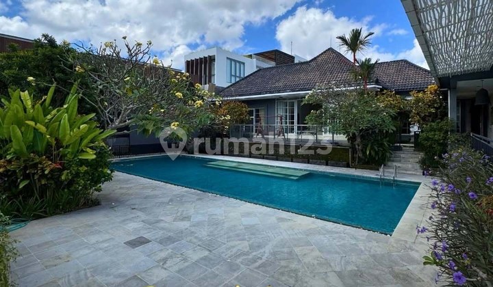 Private Luxury Villa View Sawah di Berawa Canggu, Badung