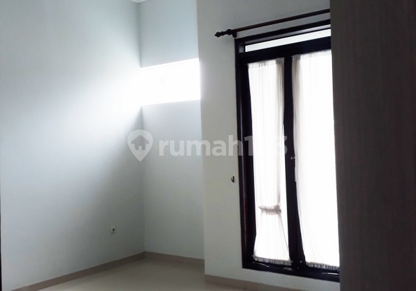 Sewa Rumah Kompleks Singgasana Pradana , Bandung . Daerah Lux 9