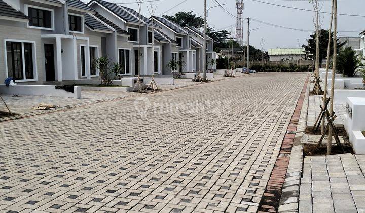 Rumah nol jalan raya lokasi Sidoarjo kota konsep modern  2