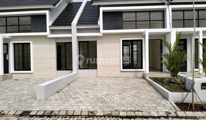 Rumah nol jalan lokasi Sidoarjo kota konsep modern  1