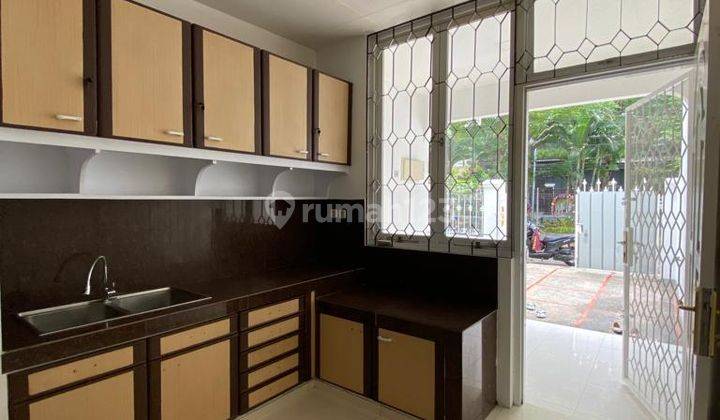 Rumah Classic di Barat Jakarta Siap Huni 2