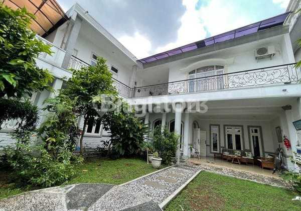 Spacious Yard House Cheap Silk Magnolia Alam Sutera