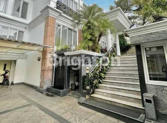 Rumah Mewah Kolam Renang Simprug Garden Pakubuwono Jakarta Selatan