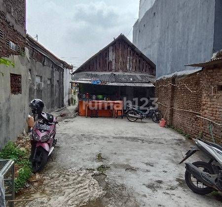 Rumah Usaha Kuliner
Letak Dekat Kampus UDINUS
Parkir Luas 2