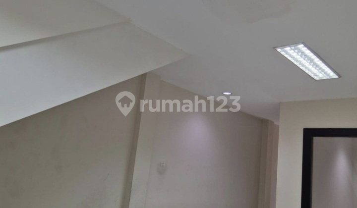 Ruko  Sultan Agung, Siap Pakai, Ada Lahan Parkir 2