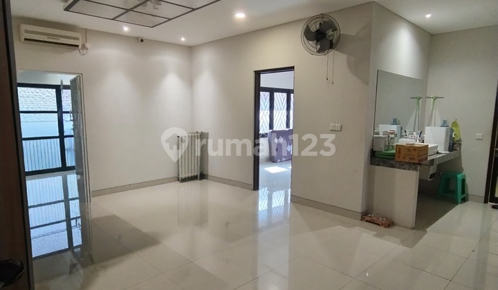 2 Strategic 3-Storey Shop Houses, Flood-Free, Central Citarum. 2