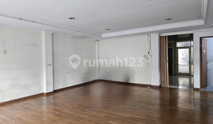 Ruang Usaha Tengah Kota, Siap Pakai,Strategis,  2