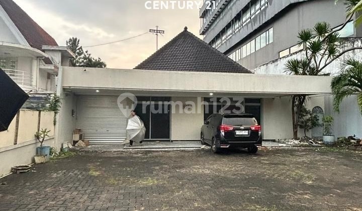 RUMAH LUAS LOKASI STRATEGIS PUSAT KOTA DI GAJAHMADA SEMARANG 1