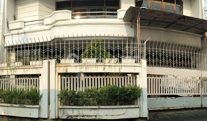 Rumah 2 Lantai Tengah Kota Minim Renovasi Strategis 1