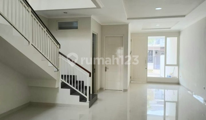 Near Surabaya Center, Manyat Tirtoasri, near Petra School, great location. 2