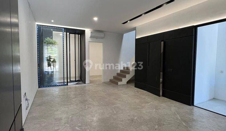ruang keluarga row 3 mbl kutisari indah,