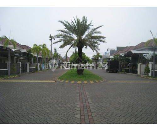 Dijual Rumah Bagus Unfurnished SHM di Central Park Gunung Anyar 5