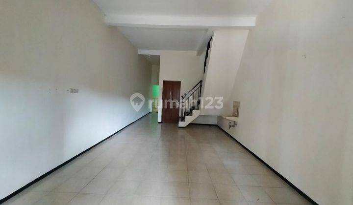 Disewakan Rumah 2 Lantai di Kebraon Indah Permai, Surabaya 2