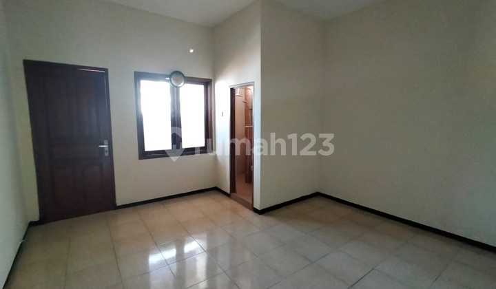 Disewakan Rumah 2 Lantai di Kebraon Indah Permai, Surabaya 3