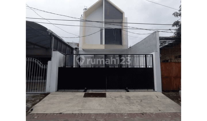 Rumah di Rumah Scandinavian Simpang Darmo Permai, Surabaya 1