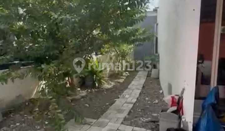 2-Story Hook House in De Naila Residence, Gresik 2