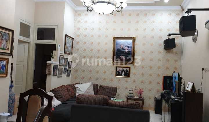 House & Business Place on Kalimantan Street GKB Gresik