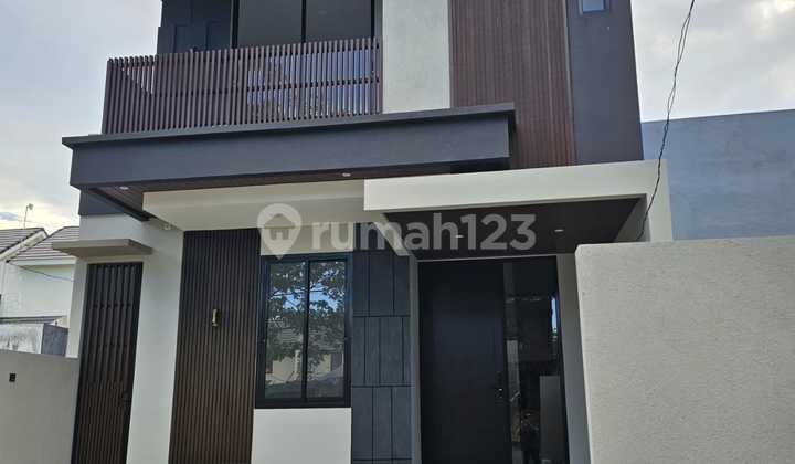 Rumah Baru 2 Lantai di Northwest Lake Citraland Surabaya