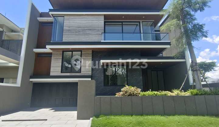 Rumah Mewah Baru di Newton Hill Citraland Surabaya