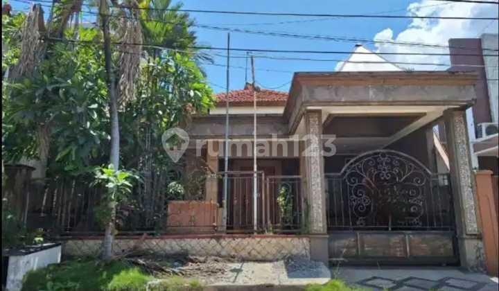 For Sale House in Manyar Tirtoyoso, Central Surabaya City