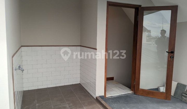 Rumah Cantik di Perum. Puri Cinere, Jakarta 2