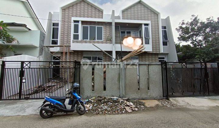 Rumah baru 2 lt.  4 kamar, scandinavian di jatiqaringin, bekasi 1