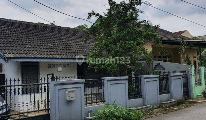 Rumah Tua Hitung Tanah Perum Jatibening. Strategis Akses 4 Tol  1