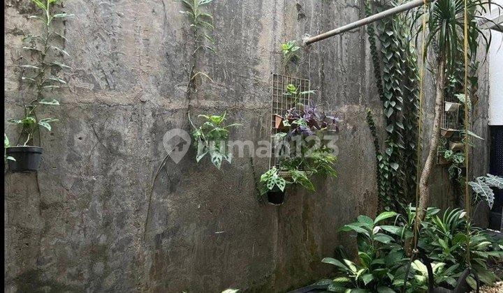 Well-Furnished House, Strategic Location Near Toll Road & Jatibening LRT Station 2