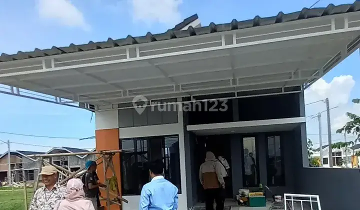 Rumah bonus AC wifi couyard galuh mas kota karawang 4