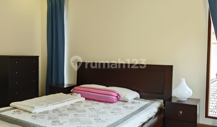 Ready-to-Occupy House With Luxurious Interior in a Comfortable and Strategic Location! 2