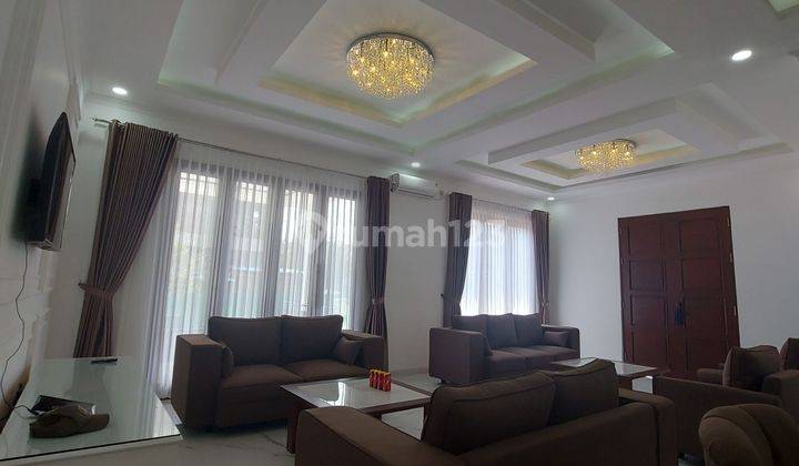 RUMAH  di CITRA GRAND, American Classic dengan Luxury dan Taman Cantik  1