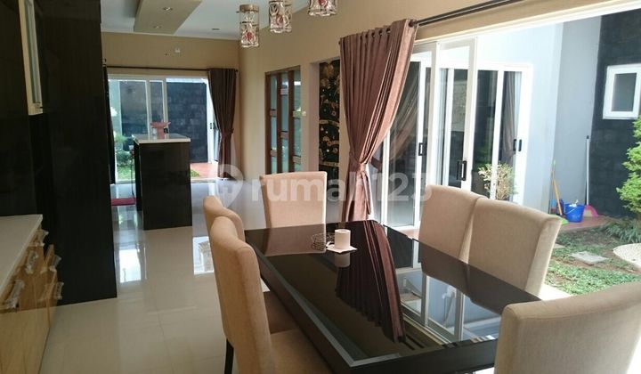 Rumah Mewah di Kota Wisata, Posisi Depan Taman 2