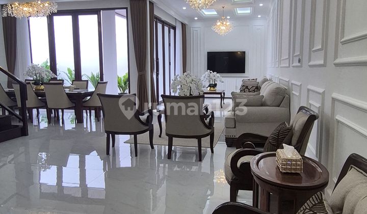 Rumah Klasik dan Elegan di Citra Grand, Brand New